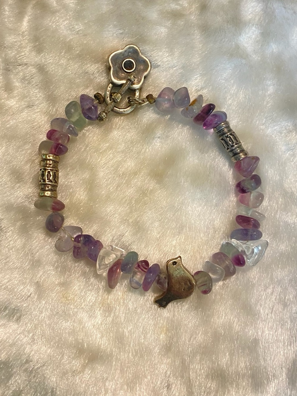 🍀Multicolor Fluorite Chip Bead Bracelet with Bird Charm